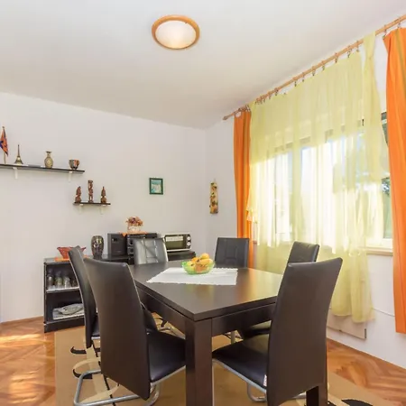 In Mit Grill Und Terrasse By Interhome Daire *