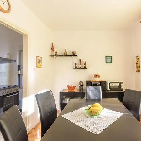 In Mit Grill Und Terrasse By Interhome Appartamento