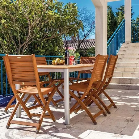 In Mit Grill Und Terrasse By Interhome Lägenhet Crikvenica