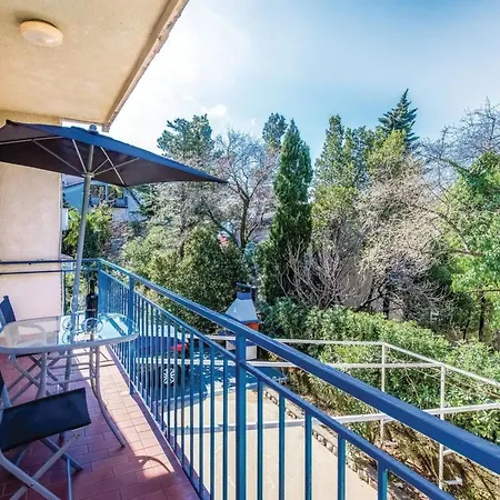 In Mit Grill Und Terrasse By Interhome Lägenhet Crikvenica